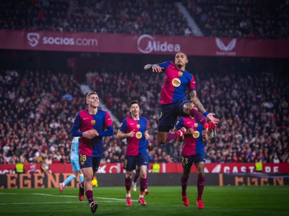 包含塞维利亚主场表现不佳，惨遭逆转失利，引发热议的词条