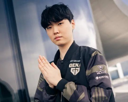 开云体育入口-RNG轻取MAD，Chovy极限生还后反打顶尖较量全球总决赛，技惊四座